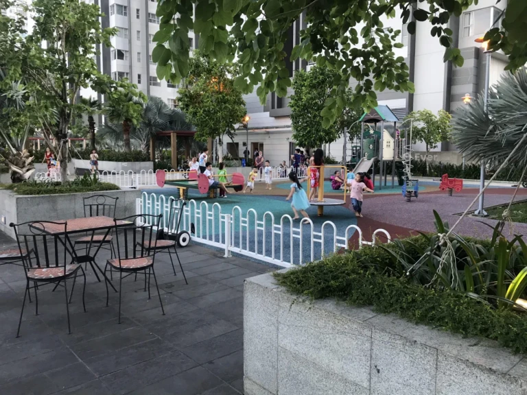Khu vui cho cho trẻ em khu vực ngoài trời