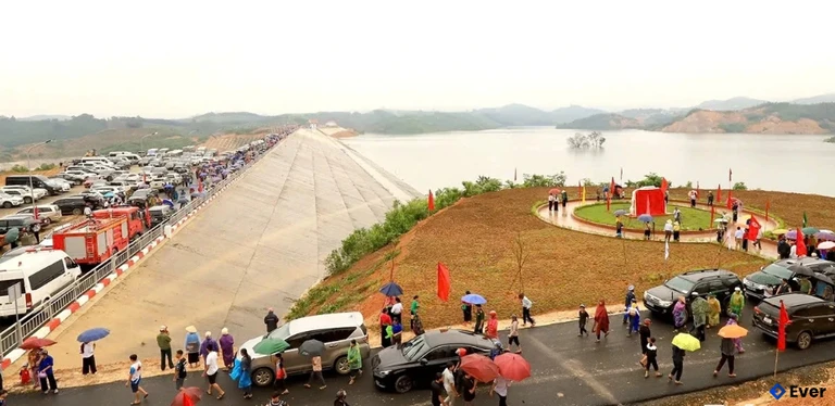 Toàn cảnh Cụm công trình đầu mối Hồ chứa nước Cánh Tạng