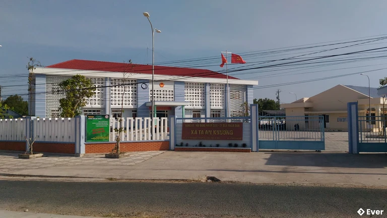 Toàn cảnh trụ sở hành chính xã Tạ An Khương