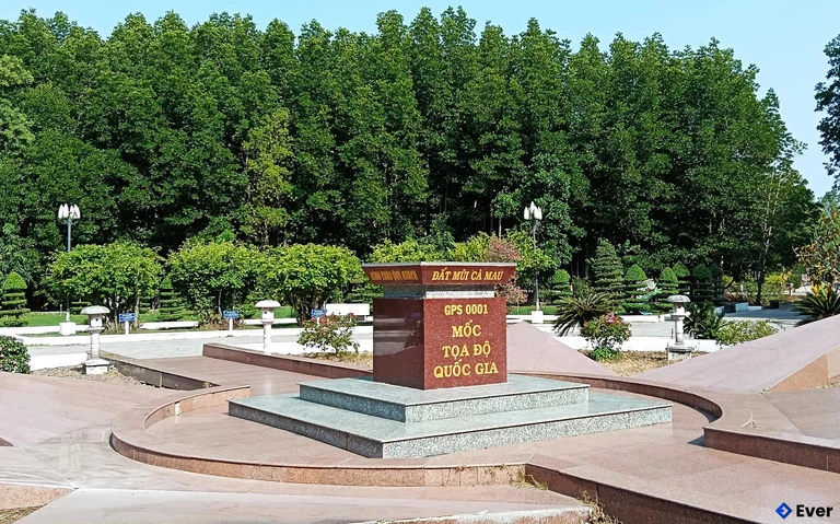 Mốc tọa độ quốc gia GPS 0001 vừa là dấu mốc quan trọng vừa mang giá trị du lịch