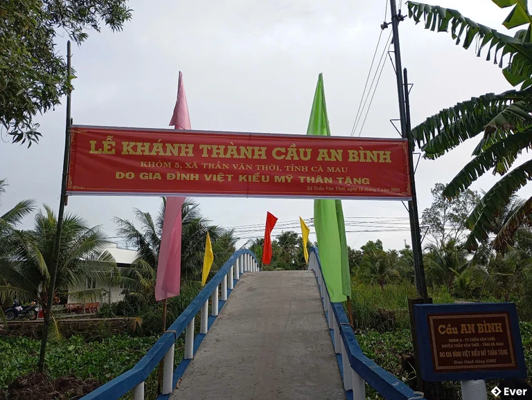 Xã Trần Văn Thời vẫn tiếp tục phát triển hạ tâng nông thông với các cây cầu mới được khánh thành