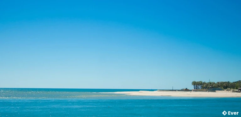 Bãi biển Nhật Lệ