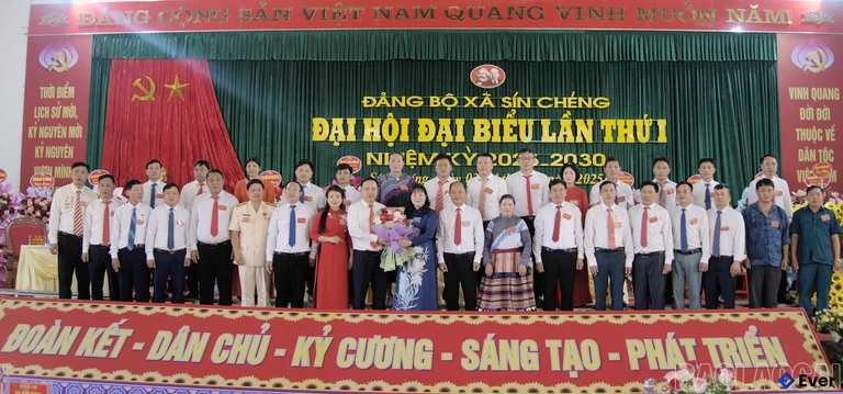 Ban Chấp hành Đảng bộ xã tại xã Sín Chéng