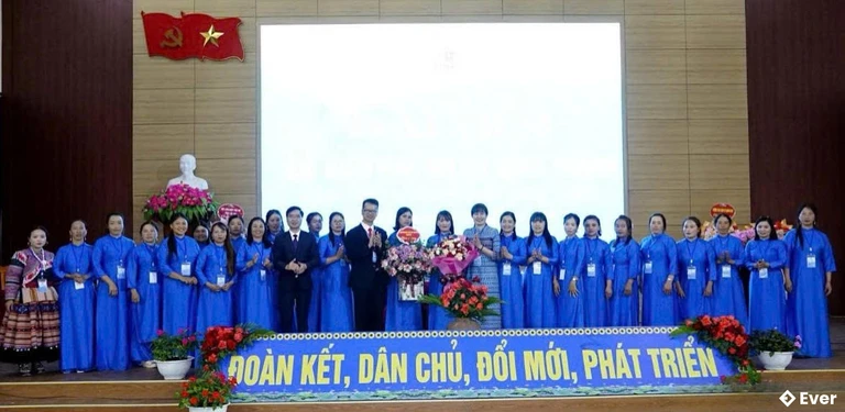 Ban chấp hành Hội Liên hiệp Phụ nữ xã Lùng Phình