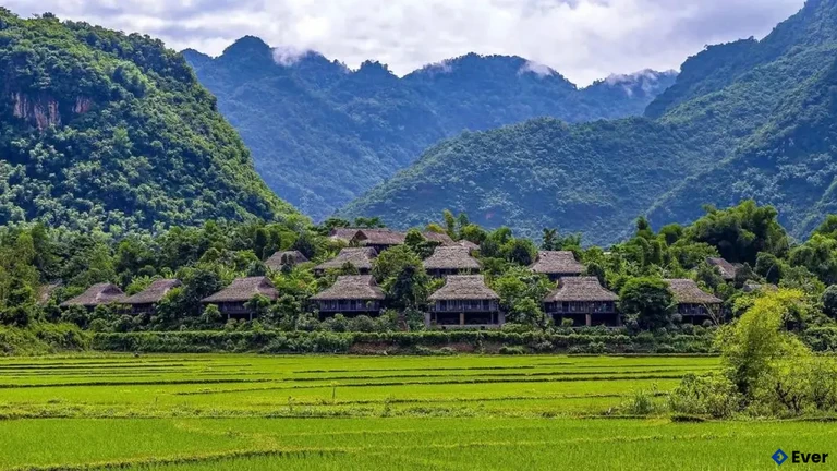 Bản Lác - Ngôi làng dân tộc Thái lâu đời ẩn mình vào núi non