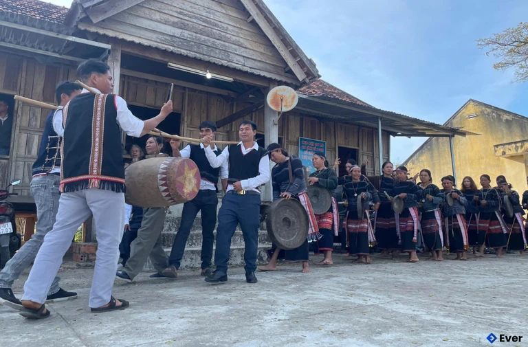 Bản sắc văn hóa đặc trưng của đồng bào dân tộc thiểu số