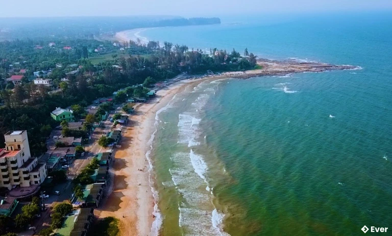 Biển Cửa Tùng mang vẻ đẹp hiền hòa