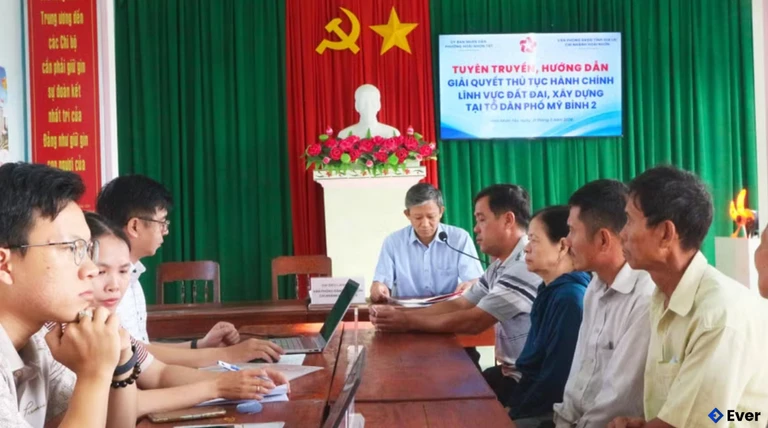 Buổi tuyên truyền và hướng dẫn người dân thực hiện thủ tục hành chính trong lĩnh vực đất đai, xây dựng tại tổ dân phố Mỹ Bình 2