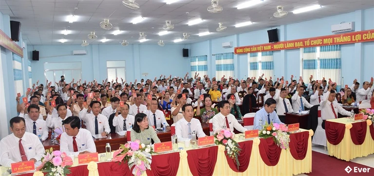 Cán bộ, đại biểu tại đại hội đại biểu lần thứ nhất tổ chức tại xã Vĩnh Mỹ