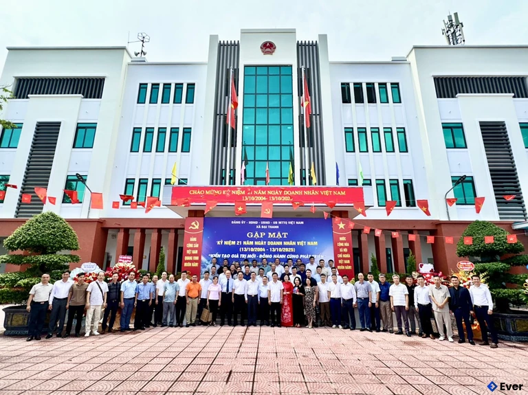 Cán bộ xã Đại Thanh tại buổi kỷ niệm 21 năm ngày doanh nhân Việt Nam