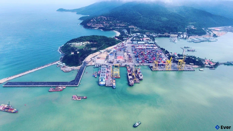 Cận cảnh cảng Liên Chiểu trước ngày về đích