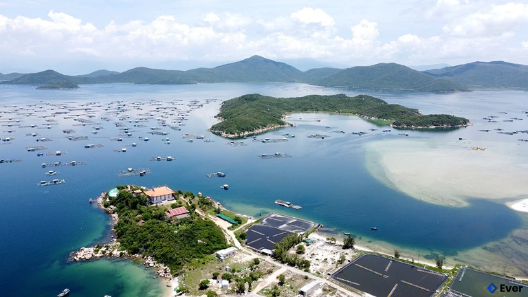 Cảng Vân Phong tại huyện Vạn Ninh