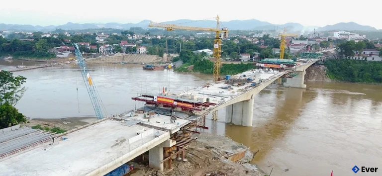 Cầu Phong Châu được xây dựng tại xã Vạn Xuân