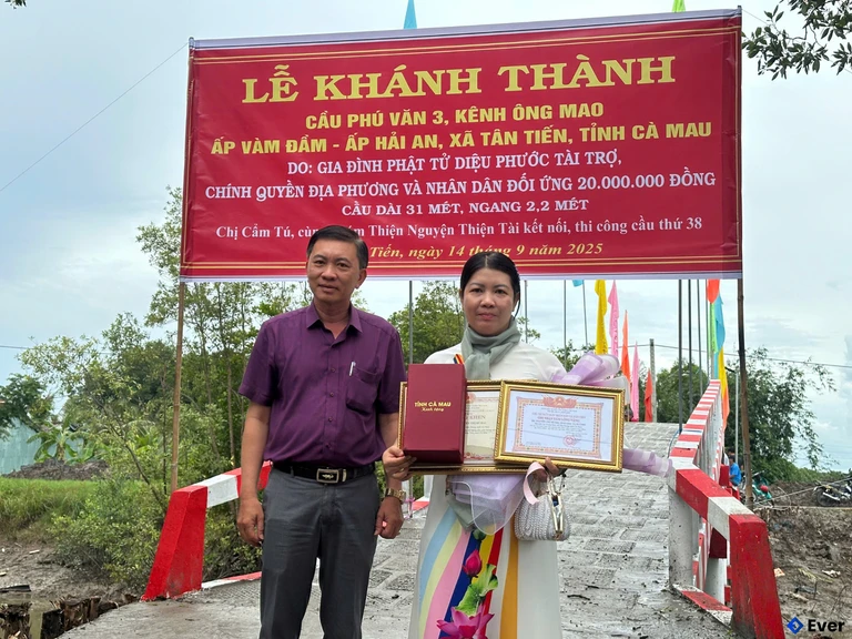 Cầu Phú Văn 3 đánh dấu bước phát triển hạ tầng giao thông đường thủy cảu xã Tân Tiến