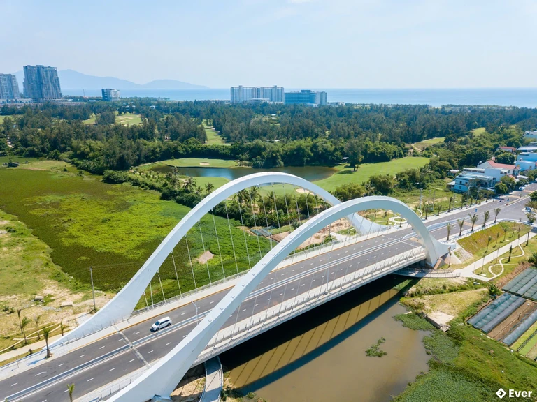 Cầu thôn 3 nằm bên dòng sông Cổ Cò, Điện Bàn Đông