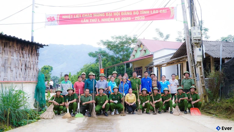 Chào mừng đại hội Đảng lần thứ I tại xã Châu Quế, Lào Cai