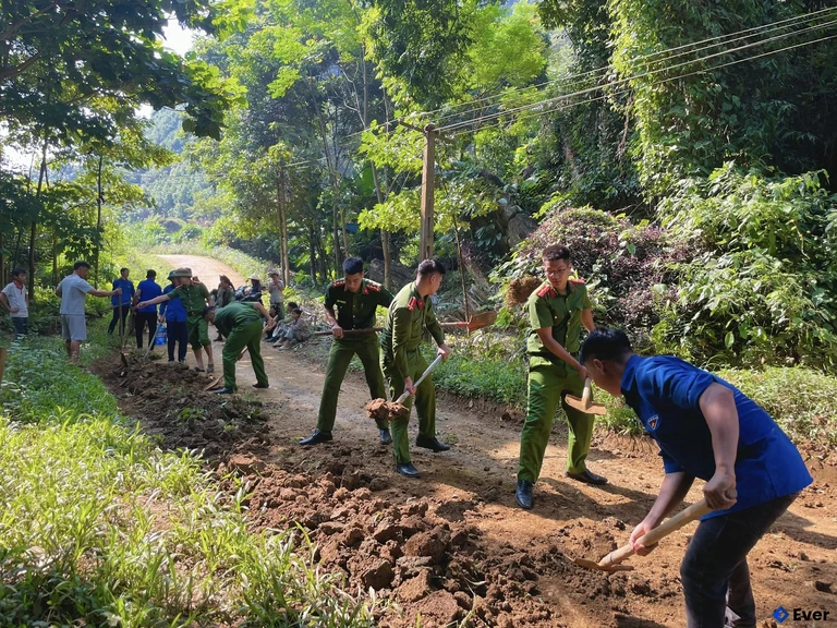 Chi Đoàn Công an xã Xuân Quang ra quân triển khai chương trình