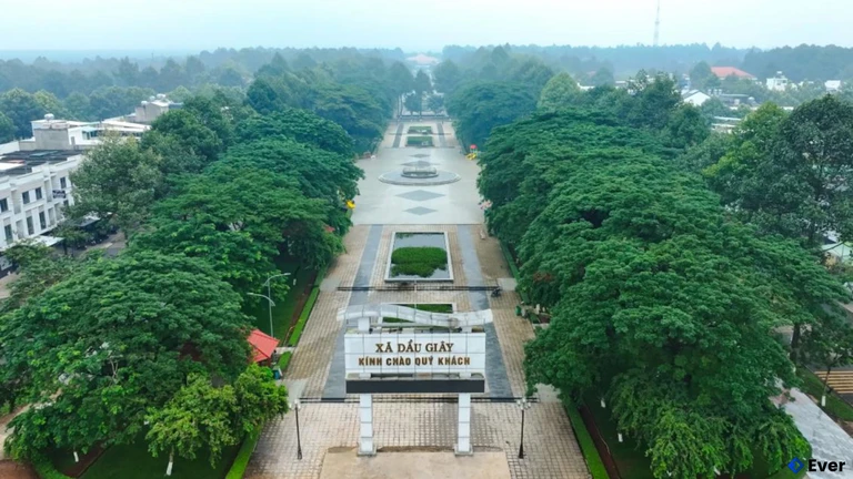 Chính quyền địa phương đang từng bước đầu tư và hoàn thiện hệ thống hạ tầng
