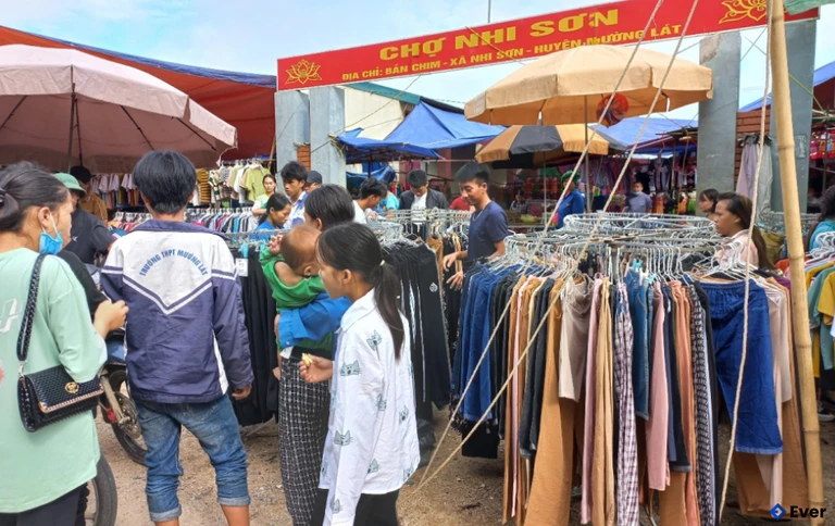 Chợ tình Nhi Sơn với nét đẹp văn hóa