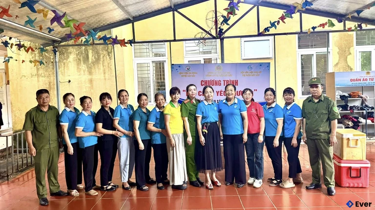 Chương trình “nồi cháo yêu thương” tại xã Bát Xát