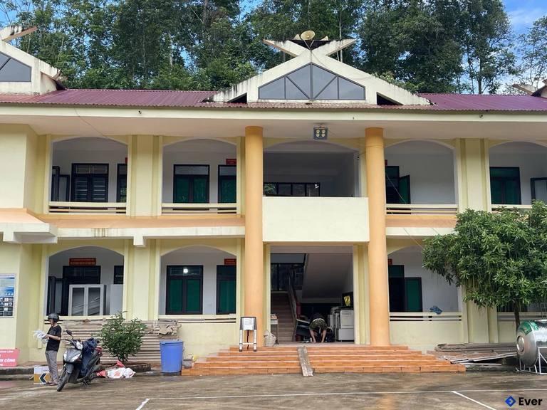 Cơ sở hạ tầng trụ sở hành chính xã Quảng Lâm được tu sửa để chuẩn bị cho hoạt động sáp nhập