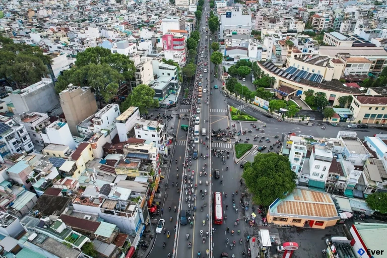 Cơ sở hạ tâng và mật độ lưu thông phản ánh rõ một đô thị đông đúc của phường Diên Hồng