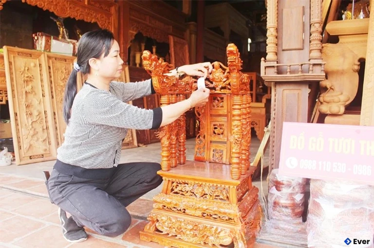 Cơ sở sản xuất đồ gỗ Tươi Thuấn, xã Yên Lạc luôn đứng vững trên thị trường