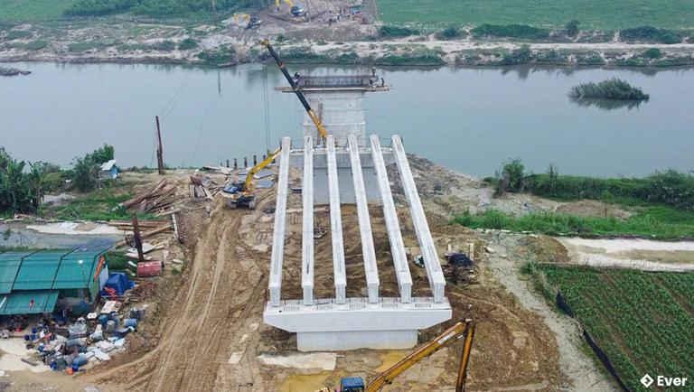 Công trường cầu vượt lũ Phố Giang (xã Sơn Giang, Hà Tĩnh)