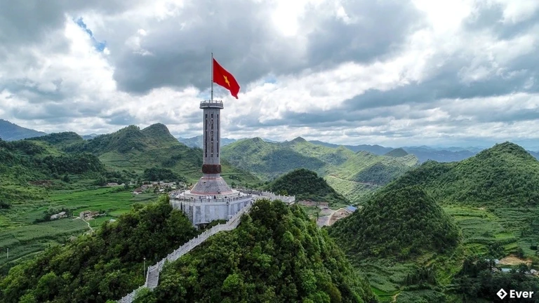 Cột cờ Lũng Cú