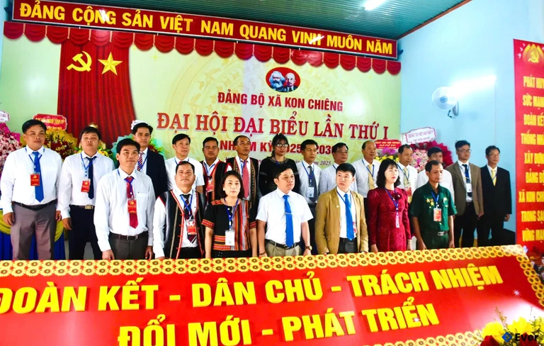 Đại biểu xã Kong Chiêng tại đại hội lần thứ nhất giai đoạn sau sáp nhập