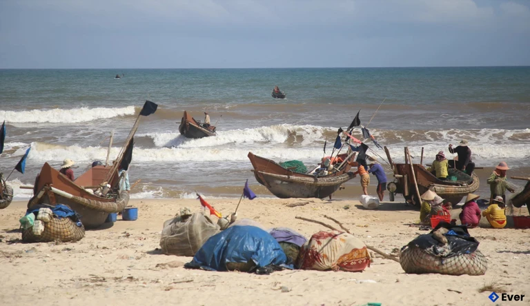 Đánh bắt thuỷ hải sản là thế mạnh phát triển của xã Mỹ Thuỷ