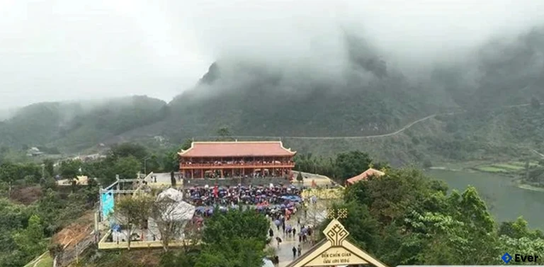 Đền Chín Gian, xã Thanh Quân thu hút đông đảo người dân và du khách tham gia lễ hội