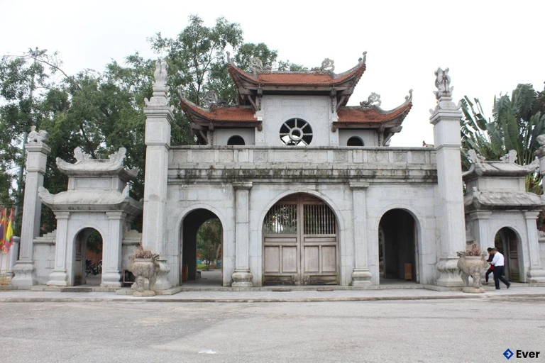 Đền Mẫu Âu Cơ (xã Hiền Lương)