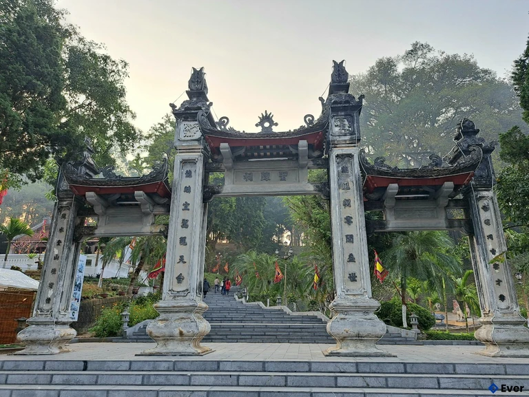 Di tích đền Thượng