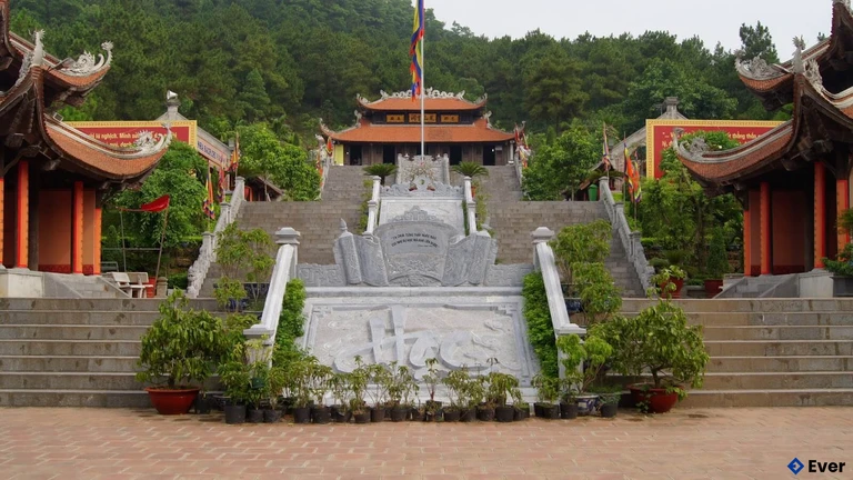 Di tích lịch sử đền Côn Sơn-Kiếp Bạc