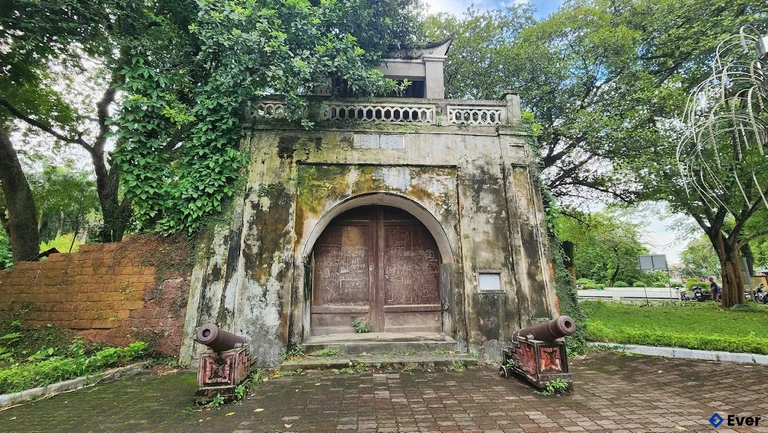 Di tích Thành cổ Sơn Tây minh chứng cho vùng đất giàu lịch sử và văn hóa