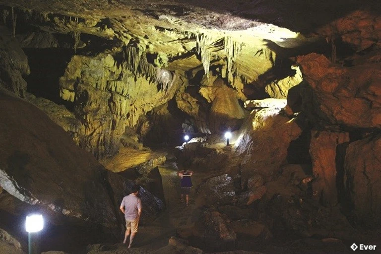 Định hướng về khai thác tiềm năng du lịch hang động vốn có