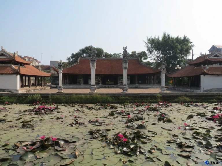 Đình Tây Đằng - Di tích Quốc gia đặc biệt thuộc địa phận xã Quảng Oai