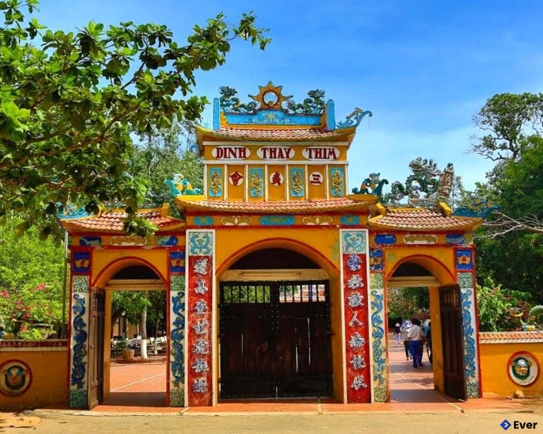 Dinh Thầy Thím