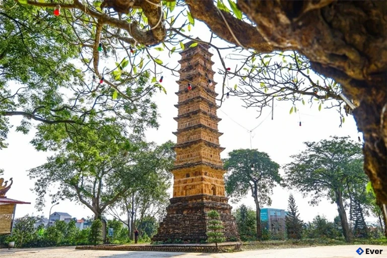 Độc đáo kiến trúc tháp Bình Sơn, xã Tam Sơn