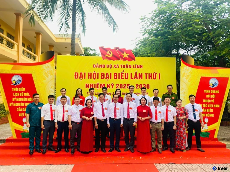 Đội ngũ cán bộ xã Thần Lĩnh trong đại hội đại biểu lần thứ nhất