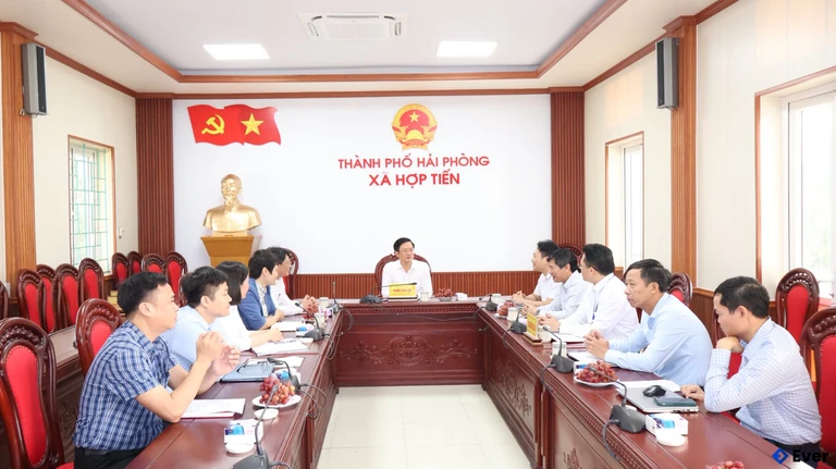 Đồng chi Phạm Văn Lập làm việc tại xã Hợp Tiến