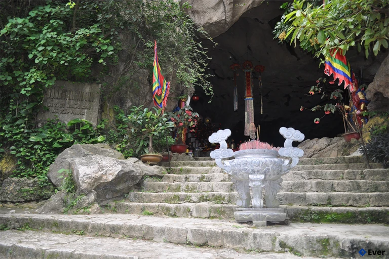Động Tam Thanh