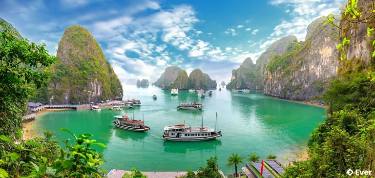 Du lịch góp phần lớn và sự phát triển kinh tế của Thành phố Hạ Long