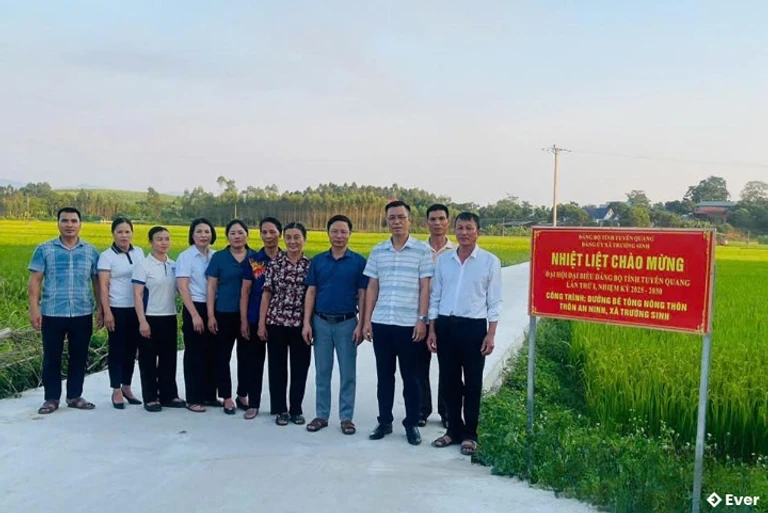 Đường bê tông nông thôn xã Trường Sinh