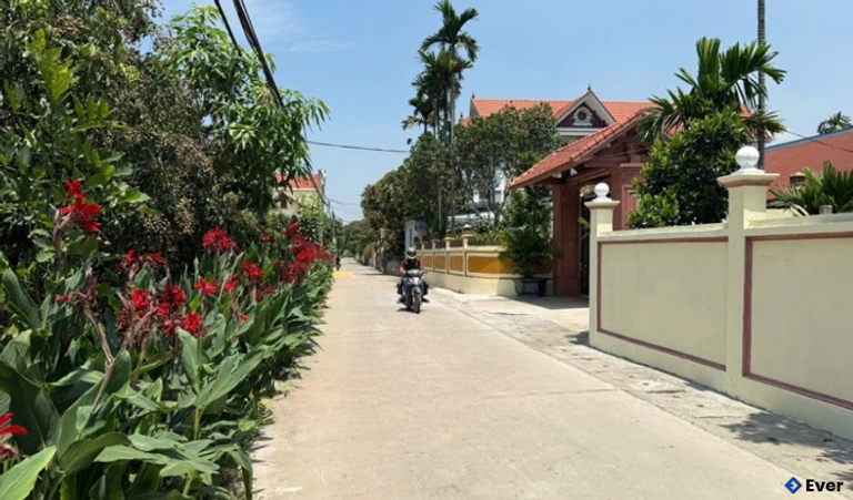 Đường giao thông nông thôn ở xã Tiên Lữ được nâng cấp, mở rộng