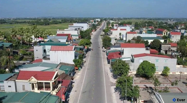 Đường liên thôn ở xã Lưu Vệ được Nhân dân hiến đất mở rộng và hiện đại hóa khang trang sạch đẹp