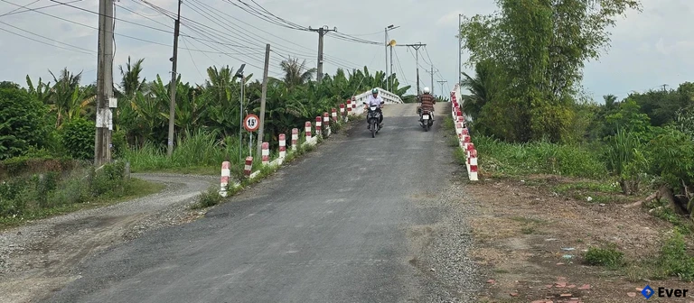 Đường nông thôn ở xã Vĩnh Hanh được đầu tư khang trang, sạch đẹp