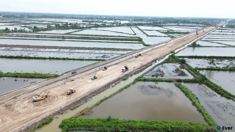 Giao thông đang dần đồng bộ với dự án đường vành đai nối cao tốc tại khu vực xã Tân Tiến