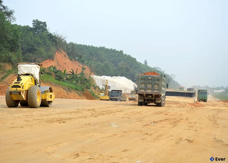 Gói thầu 23 dự án cao tốc Tuyên Quang - Hà Giang đang đẩy mạnh thi công.